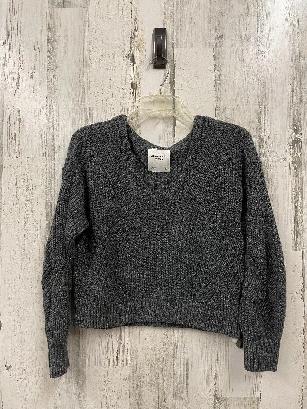 Sweater By Abercrombie And Fitch In Grey, Size: Xs